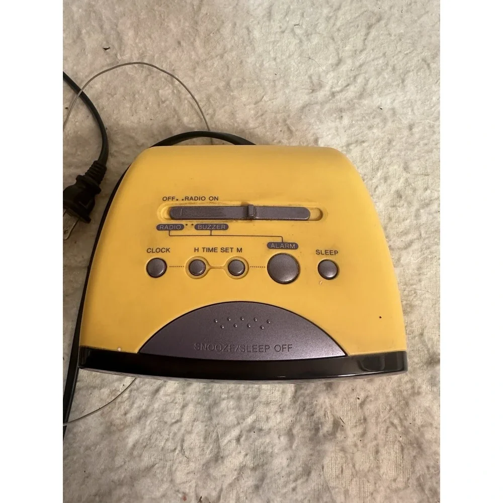 Vintage Sony Dream Machine Clock Radio Model ICF-C111 In Yellow TESTED AND WORKS